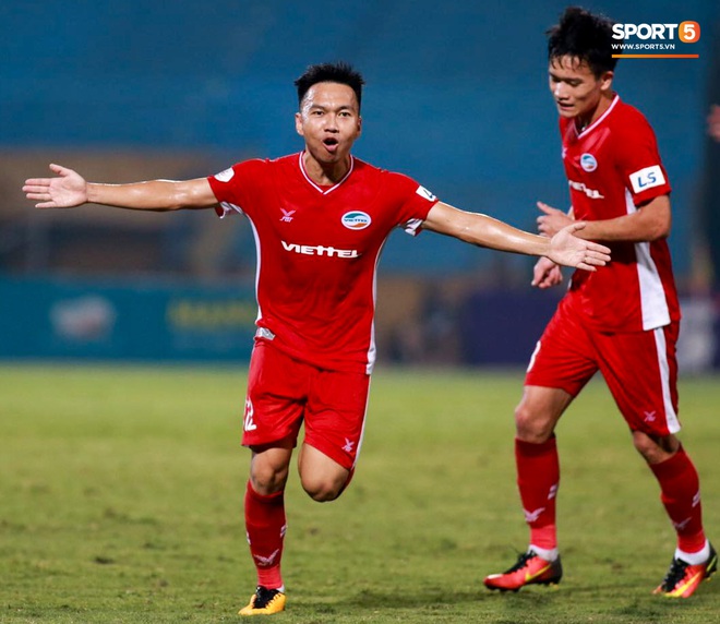 Đội hình tiêu biểu giai đoạn 1 V.League 2020: Công Phượng sát cánh bạn thân và đồng hương thầy Park - Ảnh 8.