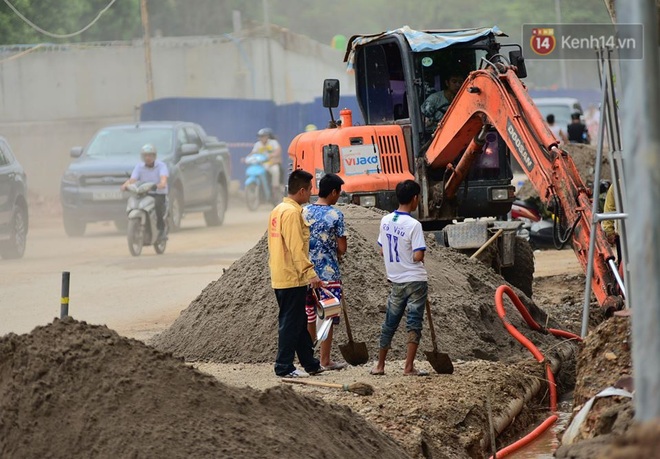 Cận cảnh cầu vượt dầm thép nối liền 3 quận nội thành Hà Nội đang gấp rút thi công - Ảnh 9.