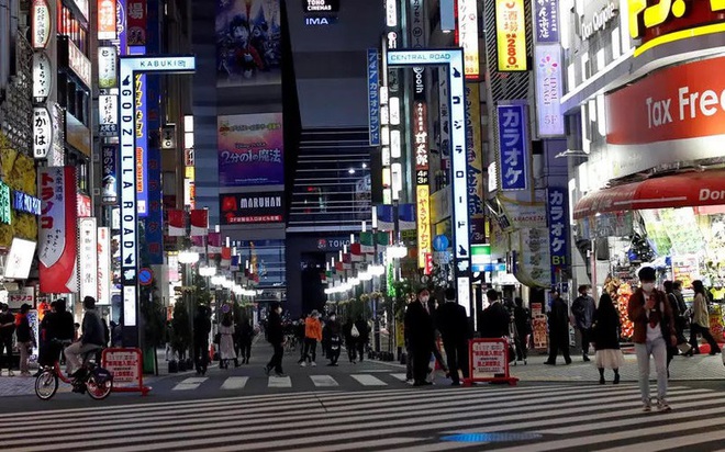 Tokyo dỡ bỏ cảnh b&aacute;o, chuyển sang giai đoạn 3 nới lỏng hạn chế x&atilde; hội - Ảnh 1.