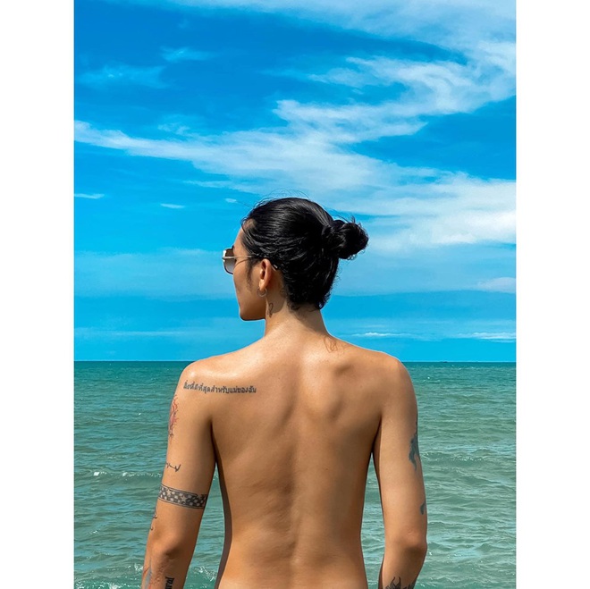 Kh&ocirc;ng thua hội mỹ nh&acirc;n, d&agrave;n sao nam Vbiz cởi &aacute;o khoe body săn chắc ch&agrave;o h&egrave;: Jun Phạm qu&aacute; đỉnh, &ldquo;bố 1 con&rdquo; Lương Thế Th&agrave;nh liệu c&oacute; đọ lại? - Ảnh 4.