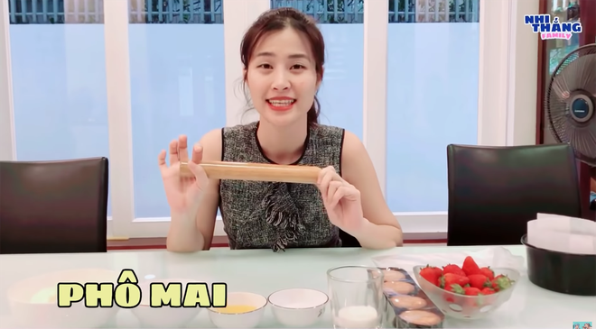 Đ&ocirc;ng Nhi bị vạch mặt tr&ecirc;n Youtube: Bếp C&ocirc; Nhi bầu lần đầu l&agrave;m b&aacute;nh cho chồng nhưng ấn tượng nhất l&agrave; h&agrave;nh động của một c&ocirc; con d&acirc;u thảo - Ảnh 1.