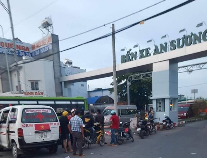Truy bắt kẻ đ&acirc;m chết l&aacute;i xe &ocirc; t&ocirc; c&ocirc;ng nghệ trước cổng bến xe ở S&agrave;i G&ograve;n - Ảnh 2.
