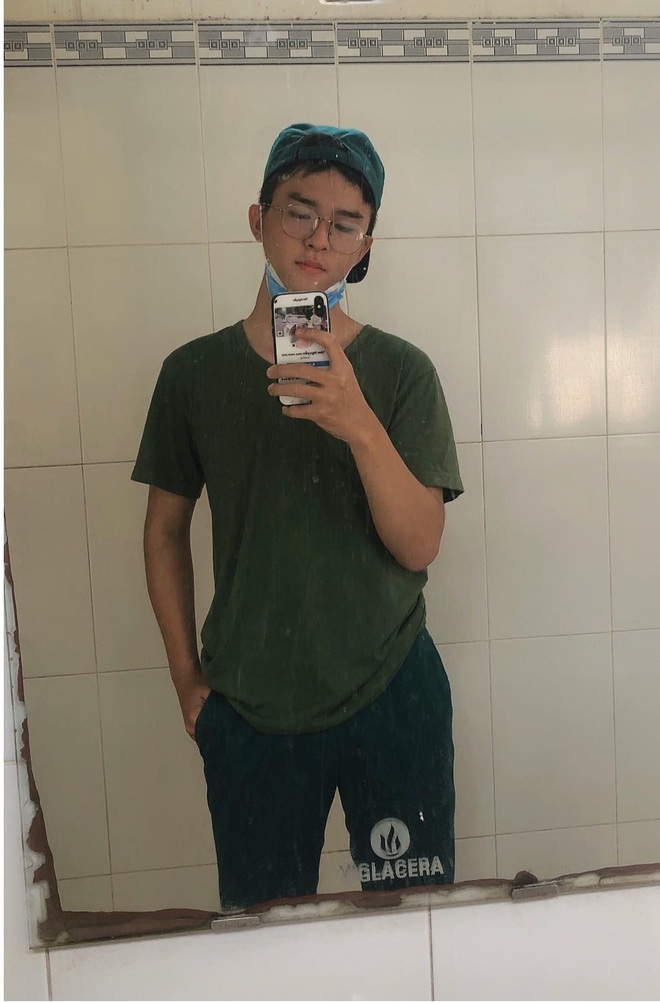Xếp h&agrave;ng mua b&aacute;nh tr&aacute;ng C&aacute;t Thy, d&acirc;n qu&acirc;n 2k bỗng nổi rần rần tr&ecirc;n mạng v&igrave; cười t&iacute;t mắt dễ thương - Ảnh 3.