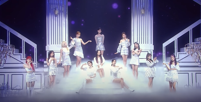 Erik ngất lên ngất xuống, khen tới tấp comeback stage của IZ*ONE hay quá, khéo lại sắp có màn cover dance siêu chất đến nơi rồi? - Ảnh 4.