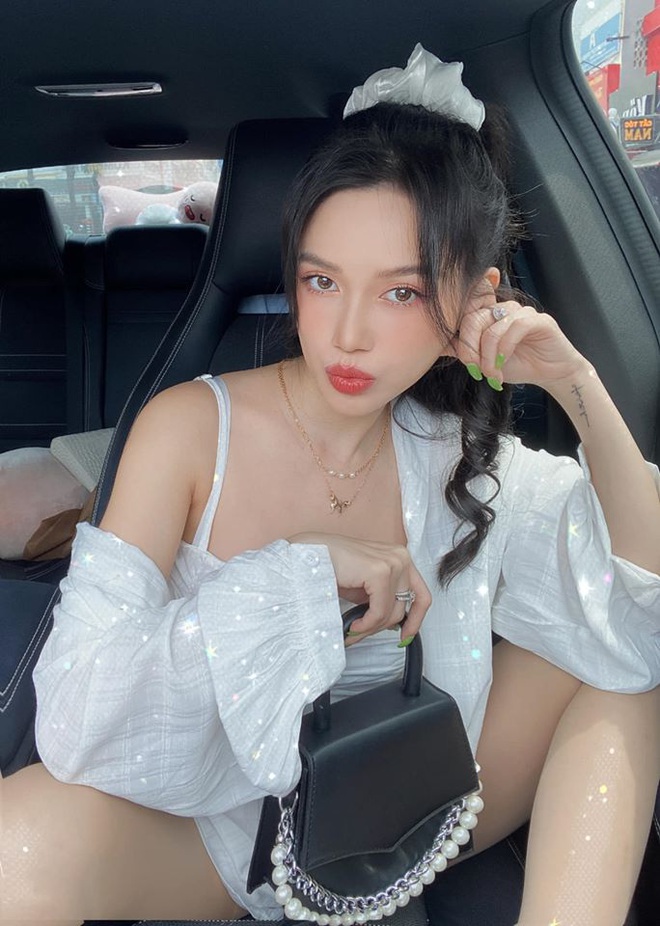 Bị nhắc nhở d&aacute;ng ngồi k&eacute;m duy&ecirc;n v&agrave; doạ cho v&agrave;o viện, Sĩ Thanh lập tức đ&aacute;p trả căng đ&eacute;t c&ugrave;ng h&agrave;nh động cụ thể thế n&agrave;y! - Ảnh 3.