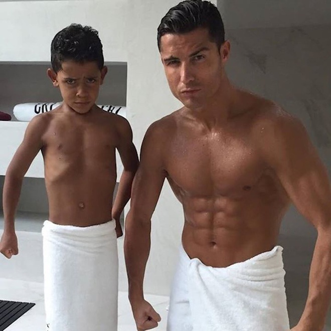 Ronaldo kể về những lần phá lệ, ăn vặt cùng con trai: Cảm thấy tội lỗi nhưng thừa nhận tuân thủ theo chế độ mãi cũng chán - Ảnh 1.