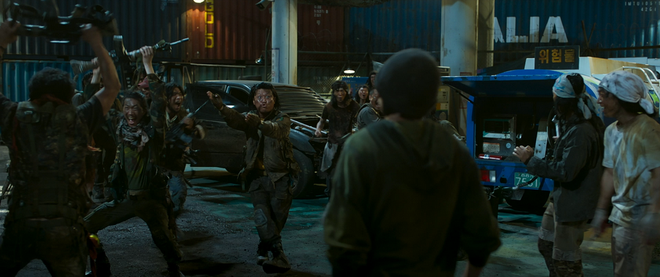 Ám ảnh cực độ với trailer Train to Busan 2: Khi kẻ sống sót biến chất, lấy đồng loại và zombie làm thú tiêu khiển - Ảnh 6.