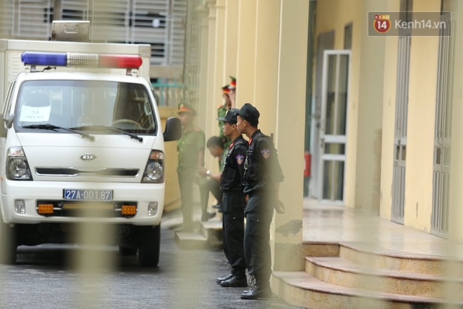 Xử ph&uacute;c thẩm vụ nữ sinh giao g&agrave;: Vương Văn H&ugrave;ng k&ecirc;u oan, khai bị đ&aacute;nh đập &eacute;p cung 7 ng&agrave;y 7 đ&ecirc;m - Ảnh 1.