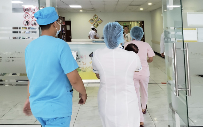 TP.HCM: B&eacute; trai bị bỏ rơi tại lavabo kh&aacute;ch sạn kh&ocirc;ng c&oacute; cha mẹ đến nhận, phải chuyển v&agrave;o viện mồ c&ocirc;i - Ảnh 6.