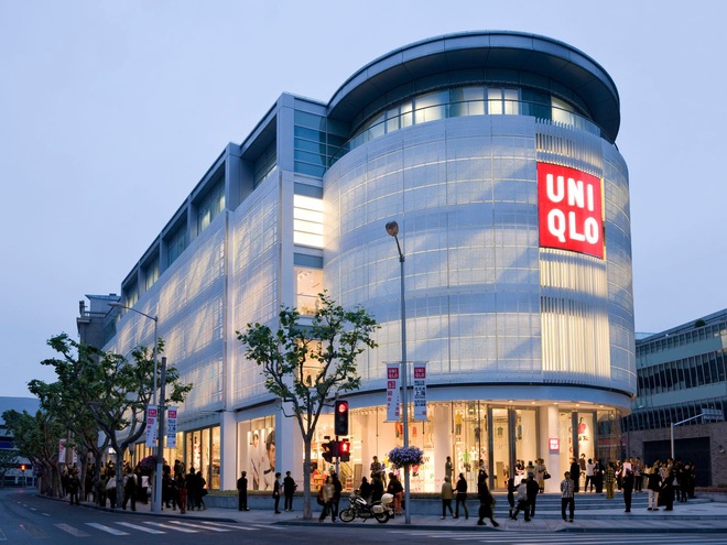 Cuộc đời cha đẻ Uniqlo: Từ thanh niên bán quần áo phụ bố đến ông hoàng ngành bán lẻ và khối tài sản khổng lồ khiến nhiều người ngưỡng mộ - Ảnh 2.