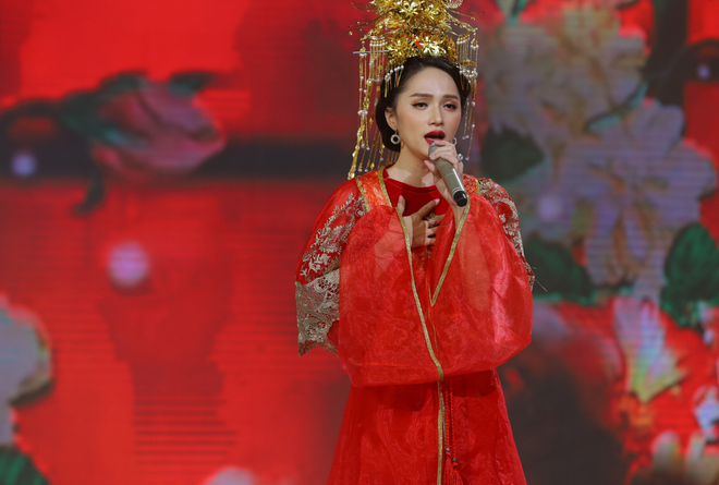 Hương Giang mang cả Vũ trụ Tuesday lên show truyền hình, kết hợp đặc biệt với Trường Giang - Ảnh 3.