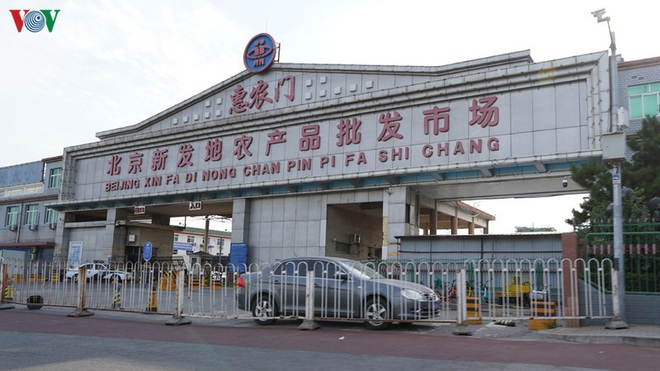Bắc Kinh (Trung Quốc) bước đầu x&aacute;c định nguy&ecirc;n nh&acirc;n b&ugrave;ng ph&aacute;t Covid-19 - Ảnh 1.