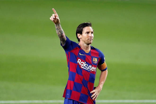 Khoảnh khắc đối thủ vứt hết liêm sỉ để ngăn cản Messi: Khán giả bối rối không biết đang xem bóng đá hay bóng bầu dục - Ảnh 3.