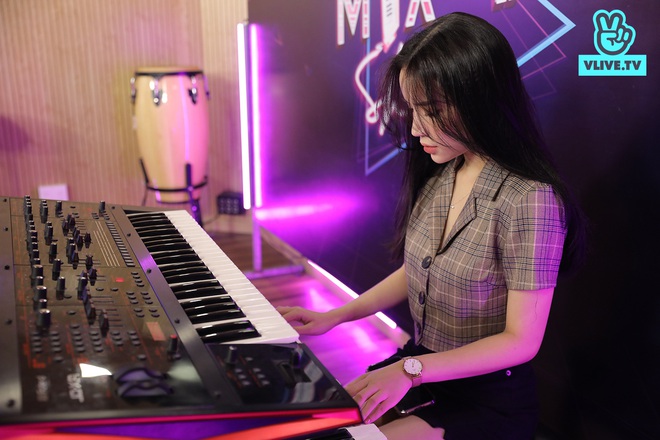 Mix-In Show: Lyly trình làng ca khúc mới nhất viết tặng riêng cho Anh Tú! - Ảnh 4.