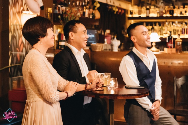 Bar Stories: Rơi nước mắt với câu chuyện của các người hùng xông vào vùng đại dịch, không lấy lương để cứu kiều bào trên thế giới - Ảnh 9.