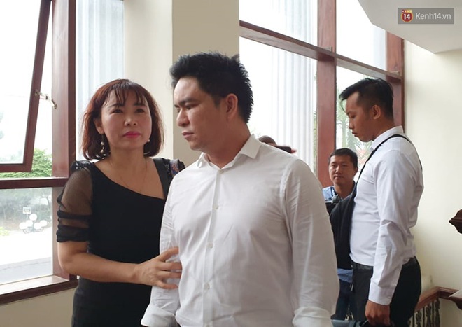 Bác sĩ Chiêm Quốc Thái ra khỏi phòng xử khi bà Trần Hoa Sen vắng mặt - Ảnh 7.