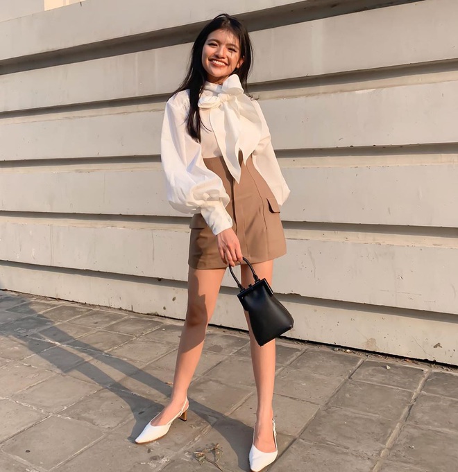 Nếu 1 ng&agrave;y ch&aacute;n sơ mi, c&aacute;c n&agrave;ng h&atilde;y thử sang &aacute;o blouse thắt nơ điệu đ&agrave; m&agrave; chanh sả - Ảnh 9.