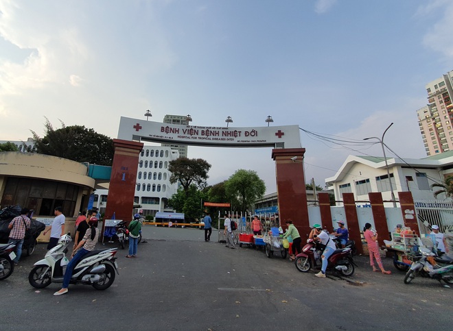 Người phụ nữ nghi nhiễm COVID-19 đi đường mòn từ Trung Quốc về Việt Nam còn sốt nhẹ, âm tính lần 2 với SARS-COV-2 - Ảnh 1. Người phụ nữ nghi nhiễm COVID-19 đi đường mòn từ Trung Quốc về Việt Nam còn sốt nhẹ, âm tính lần 2 với SARS-COV-2 - Ảnh 1.