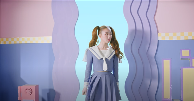 Mỗi lần AMEE comeback l&agrave; một vũ trụ kh&aacute;c nhau: vương quốc tr&ograve; chơi ảo diệu, thế giới cổ t&iacute;ch huyền b&iacute;, c&aacute; biệt c&oacute; một vũ trụ hơi sai sai? - Ảnh 2.