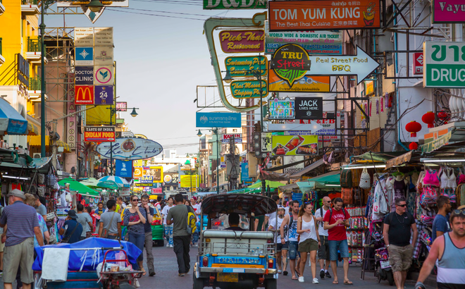 Tụ điểm hot nhất nhì Bangkok - con đường Khao San được khoác áo mới, dự kiến sẽ trở lại hoành tráng vào tháng 8 này - Ảnh 1.