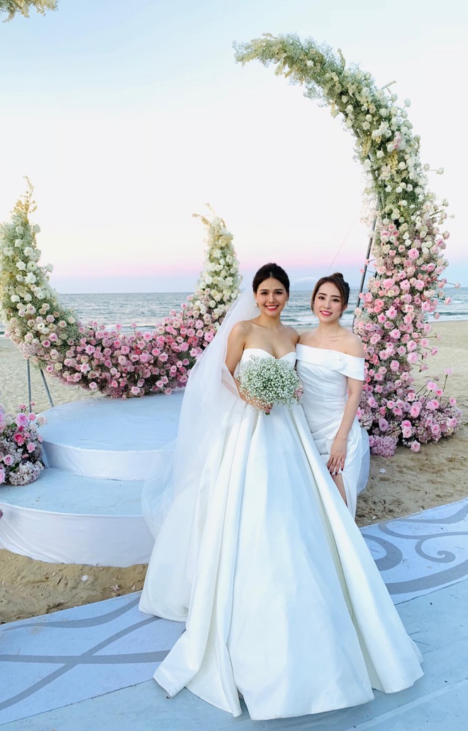 Đám cưới Phanh Lee và tổng giám đốc tập đoàn nghìn tỷ: Cô dâu xinh đẹp rạng rỡ, MC Thu Hoài - Huyền Lizzie làm phù dâu - Ảnh 5.