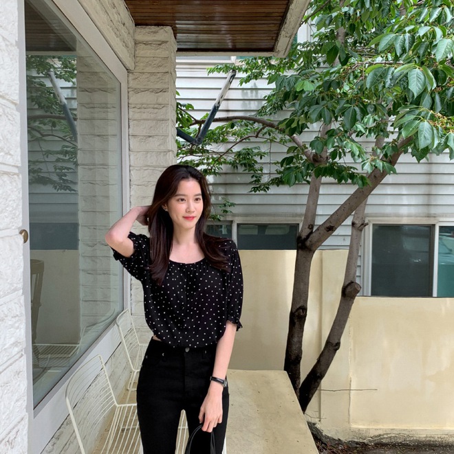 Chọn kiểu cổ &aacute;o chuẩn chỉnh với v&oacute;c d&aacute;ng, c&aacute;c nhược điểm bị lu mờ v&agrave; bạn tr&ocirc;ng sẽ nuột n&agrave; hết sức - Ảnh 17.