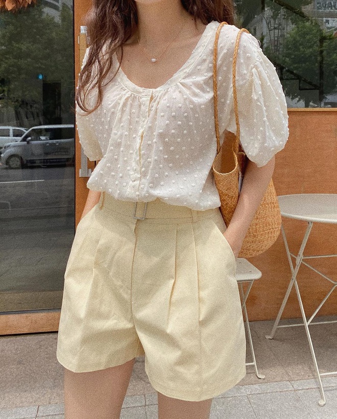 Chọn kiểu cổ &aacute;o chuẩn chỉnh với v&oacute;c d&aacute;ng, c&aacute;c nhược điểm bị lu mờ v&agrave; bạn tr&ocirc;ng sẽ nuột n&agrave; hết sức - Ảnh 18.
