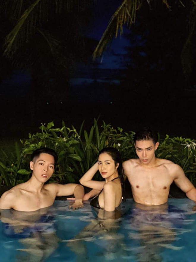 Hội bạn gia đ&igrave;nh Hoa d&acirc;m bụt g&acirc;y sốt với m&agrave;n khoe body sương sương: 2 cậu em qu&aacute; thần th&aacute;i, chị cả Ho&agrave; Minzy cực sexy - Ảnh 3.