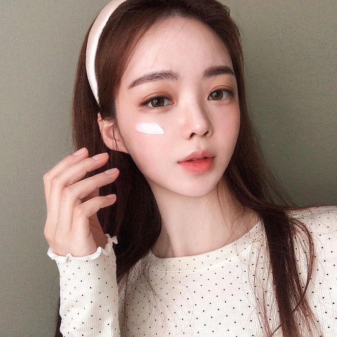 C&oacute; 1 loại mỹ phẩm c&agrave;ng giảm gi&aacute; th&igrave; c&aacute;c chị em c&agrave;ng phải cẩn trọng khi mua nếu kh&ocirc;ng muốn tiền mất tật mang - Ảnh 1.