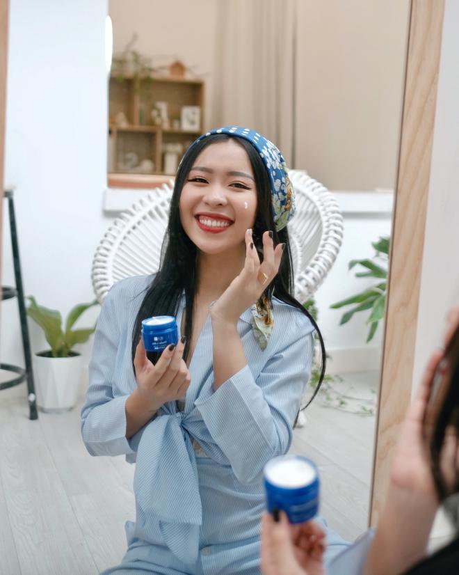 Th&igrave; ra đ&acirc;y ch&iacute;nh l&agrave; sản phẩm dưỡng da trắng mịn hội g&aacute;i xinh Vbiz săn l&ugrave;ng r&aacute;o riết m&ugrave;a h&egrave; n&agrave;y&nbsp; - Ảnh 2.