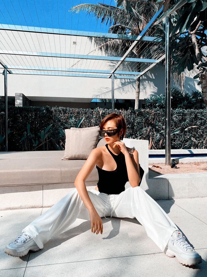 Đi đ&aacute;m cưới bạn th&acirc;n, Huyền Lizzie đụng ngay Ninh Dương Lan Ngọc: 2 n&agrave;ng c&ugrave;ng 30 so b&igrave; độ chất kh&oacute; ph&acirc;n định ai hơn  - Ảnh 2.