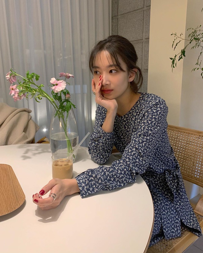 Mấy n&agrave;ng t&oacute;c ngắn đừng x&otilde;a xượi m&agrave; h&oacute;a nhạt nhẽo, c&oacute; &iacute;t nhất 4 kiểu t&oacute;c buộc xinh tươi gọn m&aacute;t để thay đổi đ&acirc;y n&agrave;y - Ảnh 10.