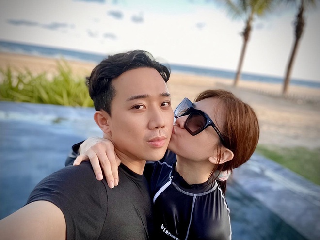 Vợ chồng Trấn Th&agrave;nh t&igrave;nh tứ kho&aacute; m&ocirc;i cực ngọt, tiết lộ lần đầu l&agrave;m điều n&agrave;y sau 4 năm cưới - Ảnh 2.