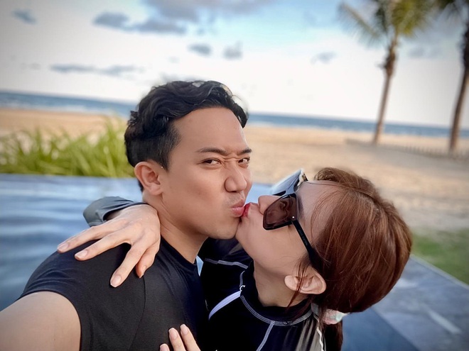Vợ chồng Trấn Th&agrave;nh t&igrave;nh tứ kho&aacute; m&ocirc;i cực ngọt, tiết lộ lần đầu l&agrave;m điều n&agrave;y sau 4 năm cưới - Ảnh 3.