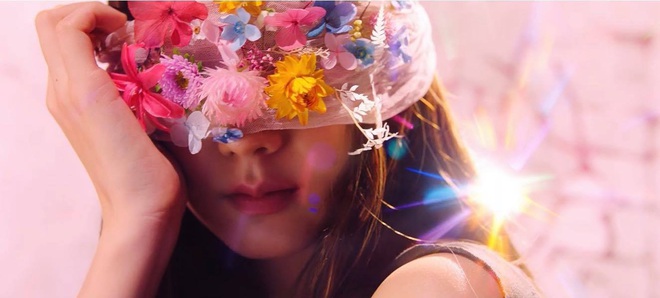 Đ&aacute;ng ch&uacute; &yacute; nhất trong teaser MV của BLACKPINK: H&agrave;m răng của Lisa, mặt nạ hoa của Jisoo, gương mặt quạu của Jennie v&agrave;... sự mờ nhạt của Ros&eacute;? - Ảnh 2.