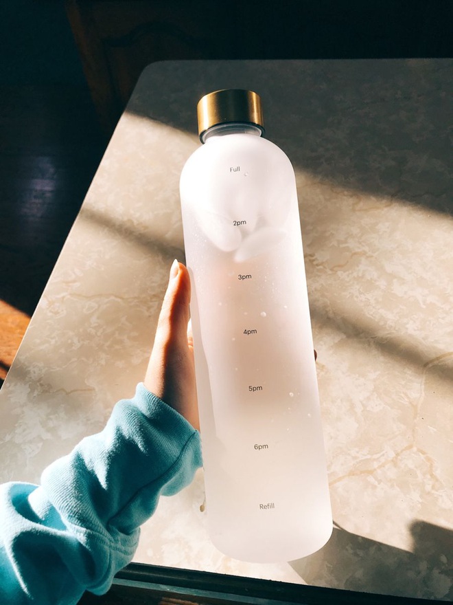 Công thức uống nước của Chung Hân Đồng: Thật dễ dàng để giảm cân giữ dáng nếu có thời gian biểu vàng cho việc uống nước - Ảnh 3.