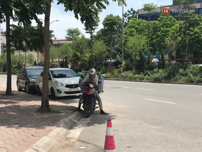 Dân nghèo ở Hà Nội gồng mình mưu sinh dưới nắng nóng đỉnh điểm: “Đội nắng nhặt 100 vỏ lon nhôm, bán được 15 nghìn đồng nhưng vẫn phải cố” - Ảnh 9. Dân nghèo ở Hà Nội gồng mình mưu sinh dưới nắng nóng đỉnh điểm: “Đội nắng nhặt 100 vỏ lon nhôm, bán được 15 nghìn đồng nhưng vẫn phải cố” - Ảnh 9.