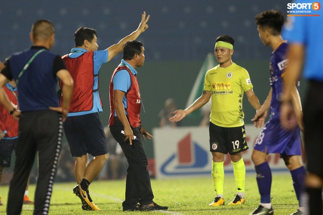 Thiếu trang thiết bị, trọng tài V.League khiến đội Bình Dương nổi cáu, làm gián đoạn trận đấu - Ảnh 5.