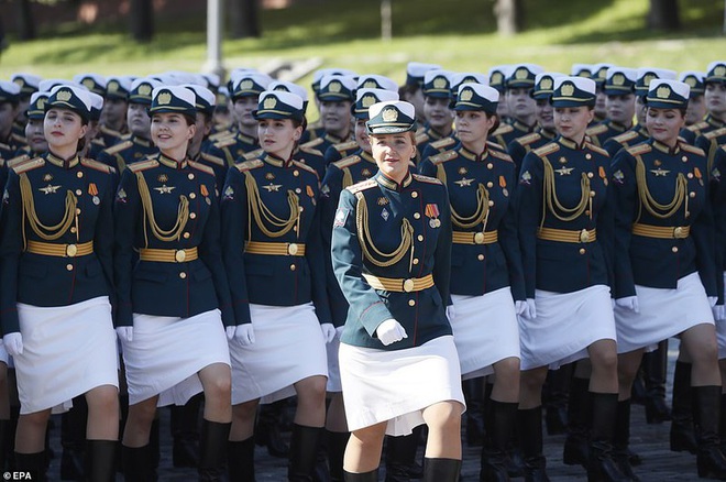 Vẻ đẹp các nữ quân nhân Nga trong lễ duyệt binh trên Quảng trường Đỏ - Ảnh 3.