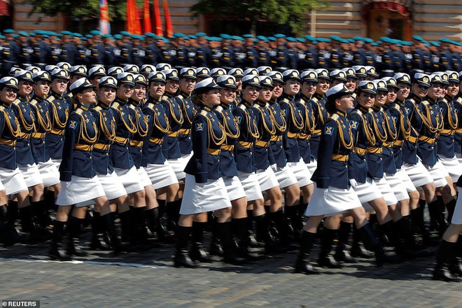 Vẻ đẹp các nữ quân nhân Nga trong lễ duyệt binh trên Quảng trường Đỏ - Ảnh 4.