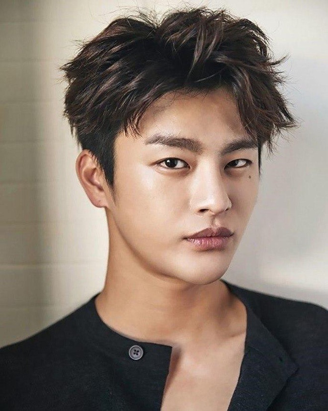 Tranh cãi BXH 25 diễn viên đẹp trai nhất xứ Hàn: Hyun Bin bị tài tử này giành No.1, Lee Min Ho - Song Joong Ki khiêm tốn khó hiểu - Ảnh 8.
