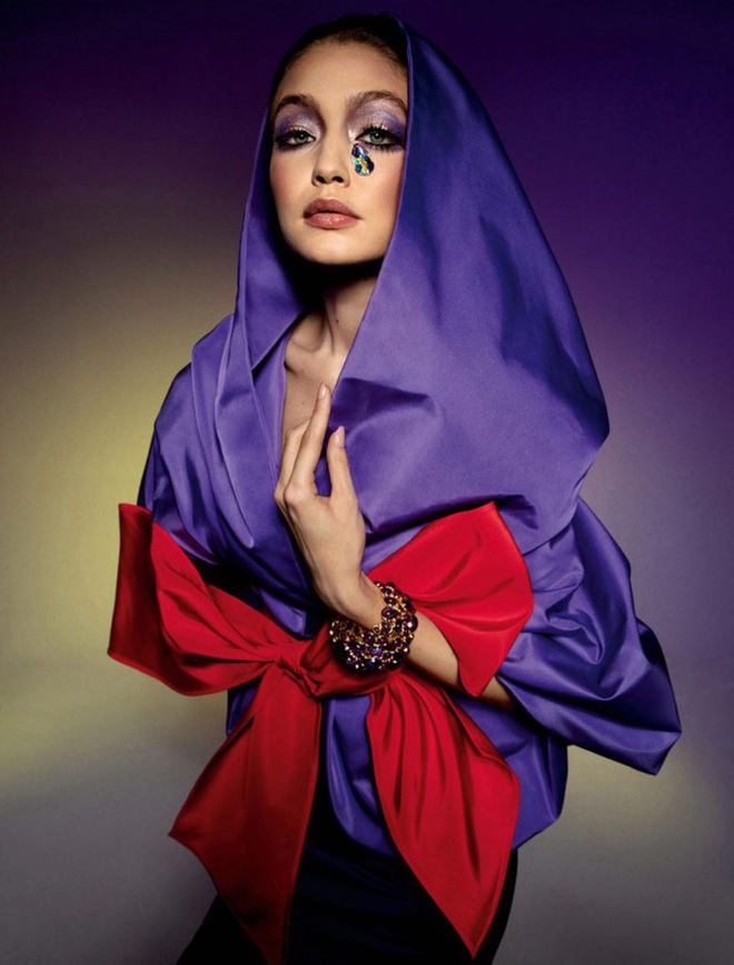  Bella Hadid thả d&aacute;ng đẹp như tạc tượng ở &Yacute; - Ảnh 11.