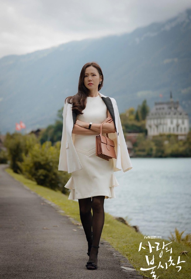 Học c&aacute;ch ăn mặc của nữ ch&iacute;nh 5 bộ phim đ&igrave;nh đ&aacute;m n&agrave;y, style của n&agrave;ng c&ocirc;ng sở chắc chắn sẽ thăng hạng  - Ảnh 6.