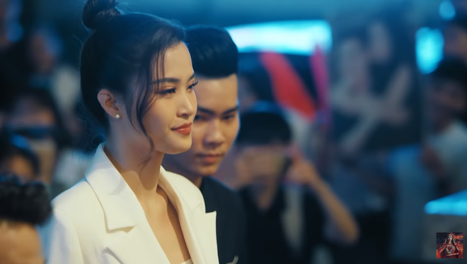 Vừa khoe bụng bầu siêu xinh, Đông Nhi đã vội thả dáng cực nuột ở trailer web drama của Minh Hằng - Ảnh 4.