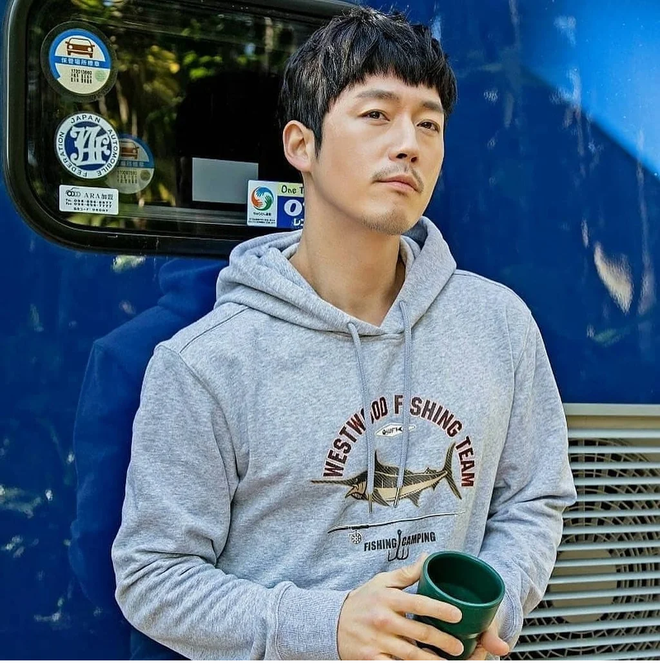 Tranh cãi BXH 25 diễn viên đẹp trai nhất xứ Hàn: Hyun Bin bị tài tử này giành No.1, Lee Min Ho - Song Joong Ki khiêm tốn khó hiểu - Ảnh 4.