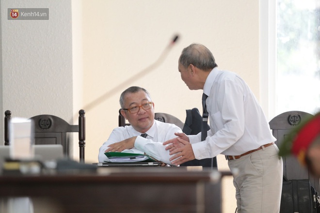 Vụ giết người, đổ bê tông: Các bị cáo nói lời xin lỗi, mẹ của nữ chủ mưu bật khóc mong giảm hình phạt cho con gái mình - Ảnh 8. Vụ giết người, đổ bê tông: Các bị cáo nói lời xin lỗi, mẹ của nữ chủ mưu bật khóc mong giảm hình phạt cho con gái mình - Ảnh 8.