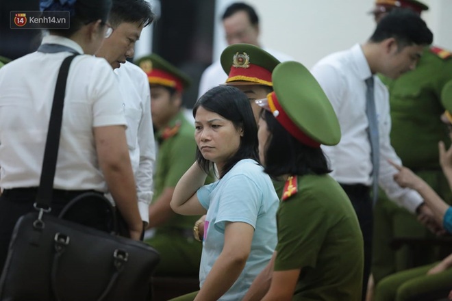 Vụ giết người, đổ bê tông: Các bị cáo nói lời xin lỗi, mẹ của nữ chủ mưu bật khóc mong giảm hình phạt cho con gái mình - Ảnh 13. Vụ giết người, đổ bê tông: Các bị cáo nói lời xin lỗi, mẹ của nữ chủ mưu bật khóc mong giảm hình phạt cho con gái mình - Ảnh 13.