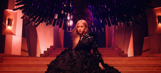 Đổi màu tóc gây bão và được khen giọng hát như báu vật Hàn Quốc nhưng Rosé lại là thành viên BLACKPINK duy nhất bị thất sủng trên top trending - Ảnh 3.