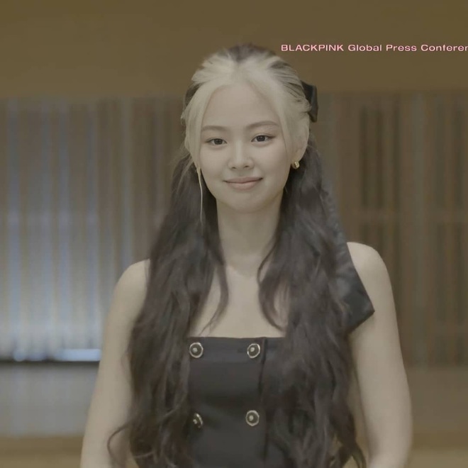 Tóc tai của Black Pink trong họp báo comeback: Có vẻ như hair stylist độ Jisoo mà không độ Lisa, Jennie - Ảnh 8.