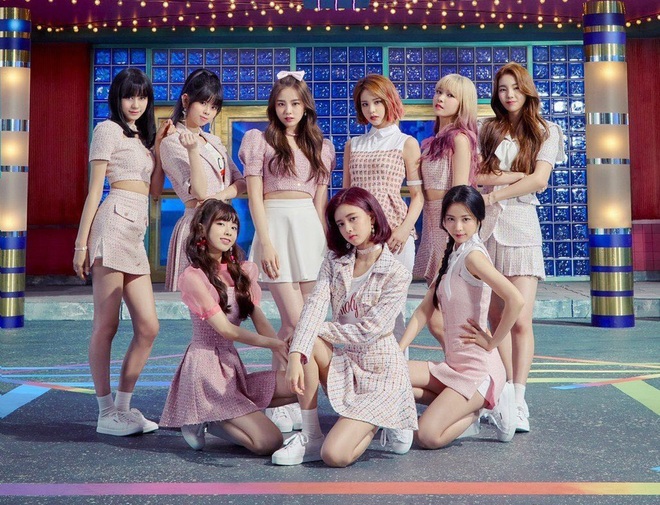 JYP “chốt” đội hình nhóm “em gái” TWICE phiên bản Nhật, Knet hết băn khoăn lại lo lắng: “Họ sẽ thành mối đe dọa của Kpop trong tương lai mất!” - Ảnh 12.
